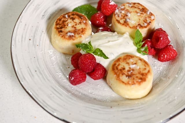 Сырники со сметаной